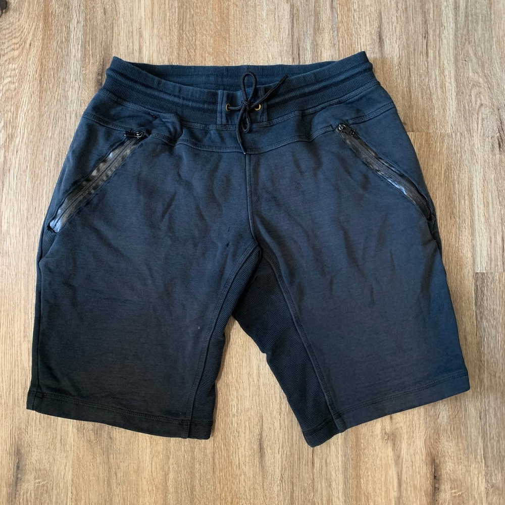 Adidas Originals knit sweat shorts in black w/ zippered pockets - size medium